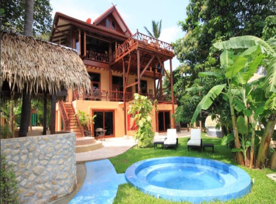 Facade/entrance, Swimming pool