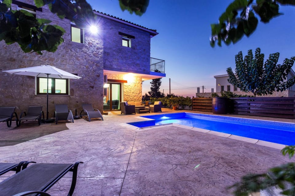 Garden, City view, Pool view, Sea view, Street view, Family