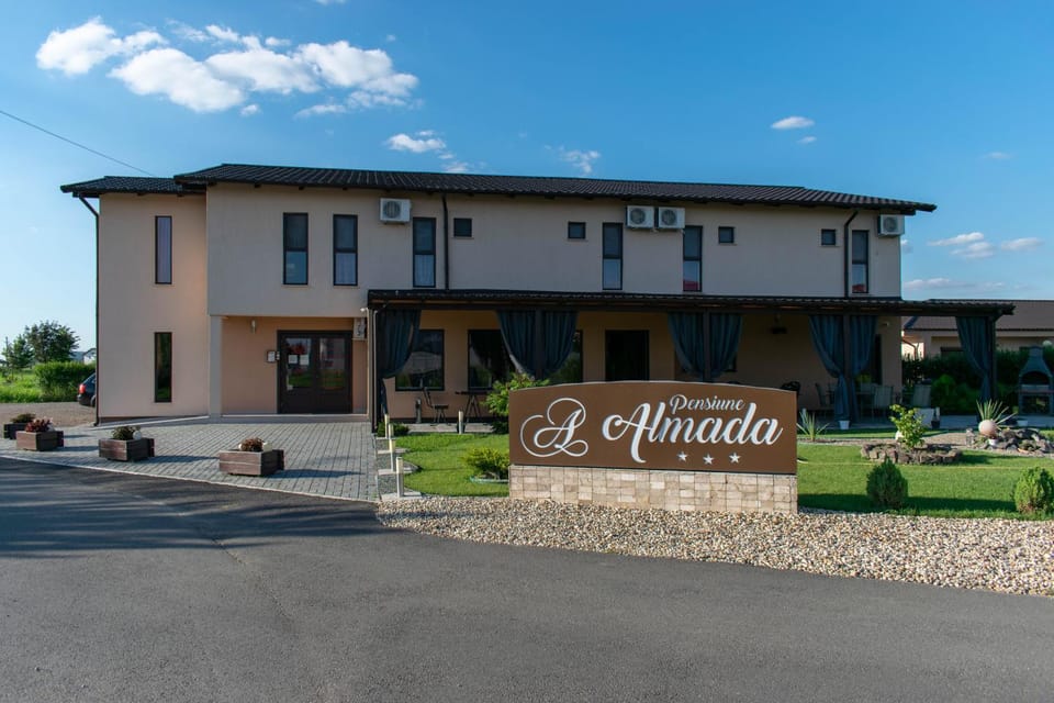 Pensiunea Almada Bed and Breakfast in Timiș County