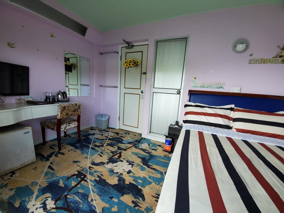 Photo of the whole room, Sea view