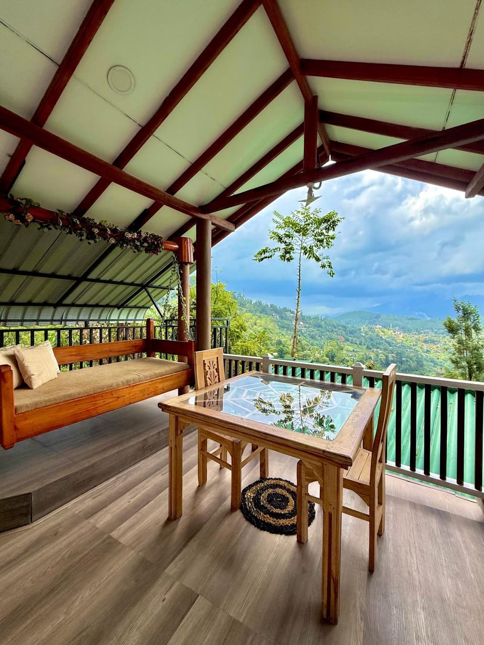 View (from property/room), Balcony/Terrace, Dining area, Mountain view, Mountain view