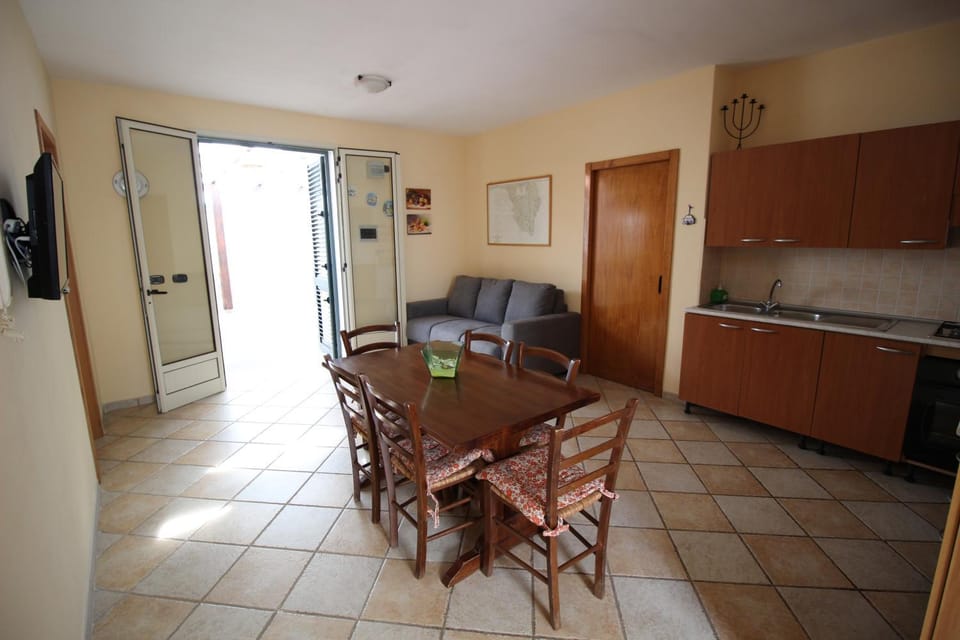 Kitchen or kitchenette, Living room, Seating area
