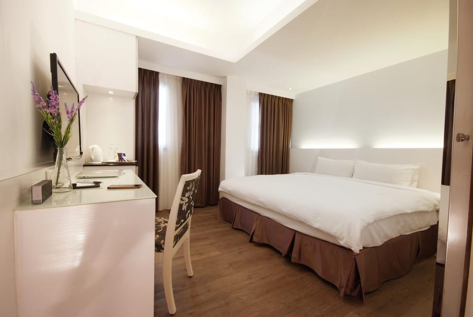 Photo of the whole room, bunk bed