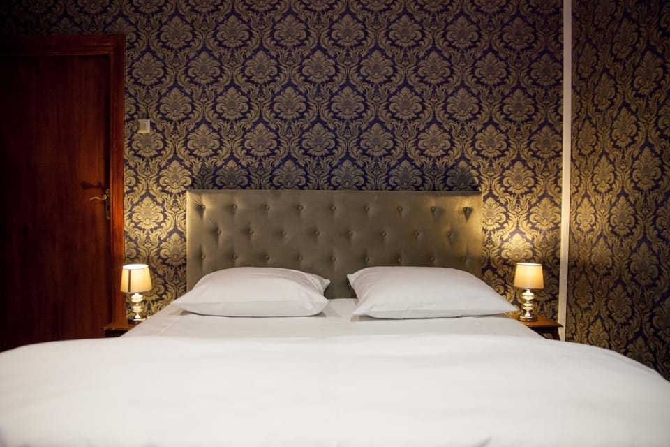 Bed, Photo of the whole room, Bedroom, Garden view