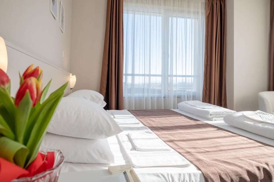 Staff, Communal lounge/ TV room, People, Bowling, Balcony/Terrace, Lobby or reception, Communal kitchen, Street view, Family