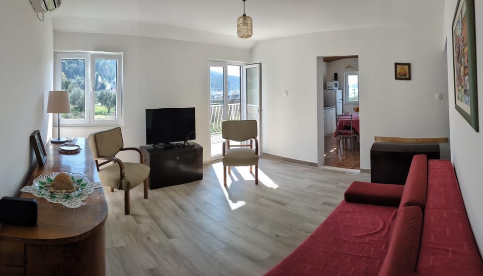 TV and multimedia, Living room, Seating area