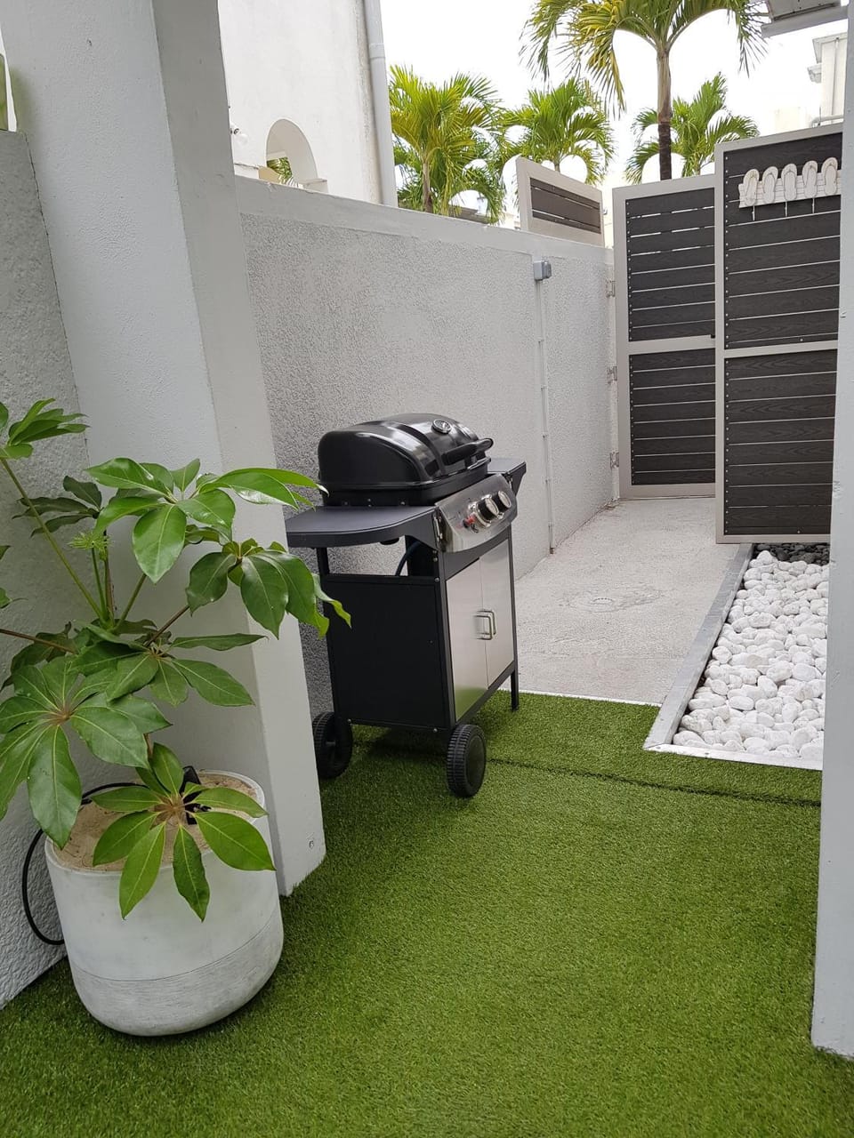 Patio, BBQ facilities