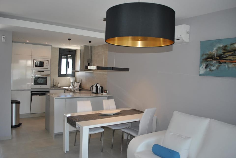 TV and multimedia, Kitchen or kitchenette, Seating area, Dining area