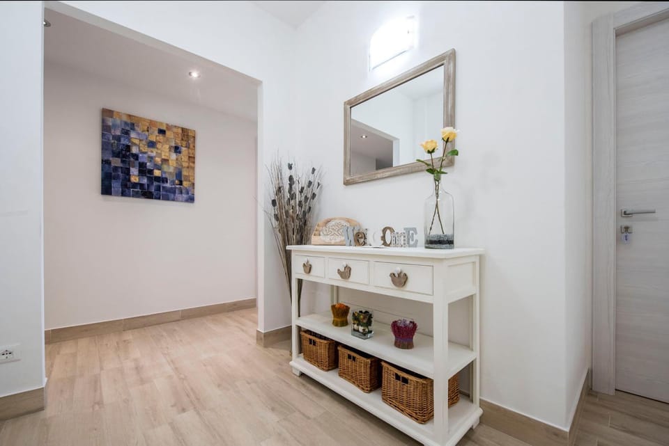 Communal lounge/ TV room, Lobby or reception, Decorative detail, Communal kitchen, Area and facilities