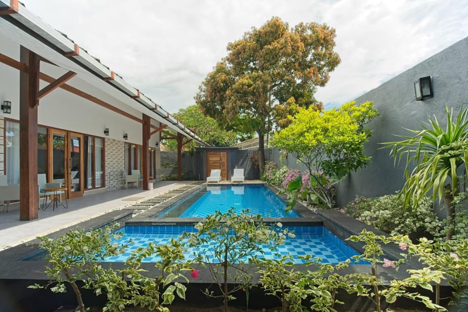 Property building, Garden, Garden view, Pool view, Swimming pool