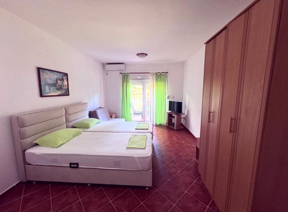 Guesthouse MB Knezevic Bed and Breakfast in Budva