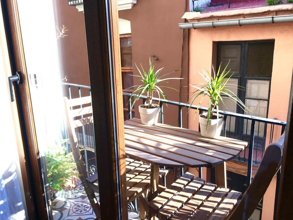 Balcony/Terrace, City view, Street view, Quiet street view