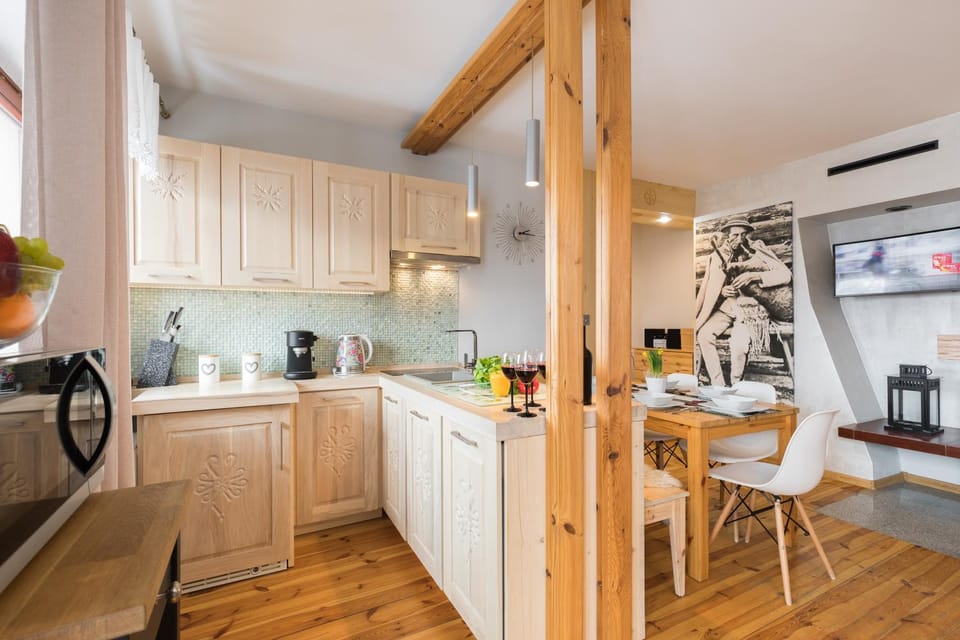 TV and multimedia, Kitchen or kitchenette, Dining area