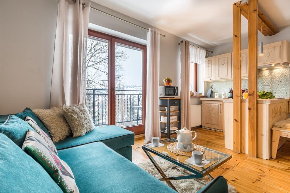 Kitchen or kitchenette, Decorative detail, Seating area