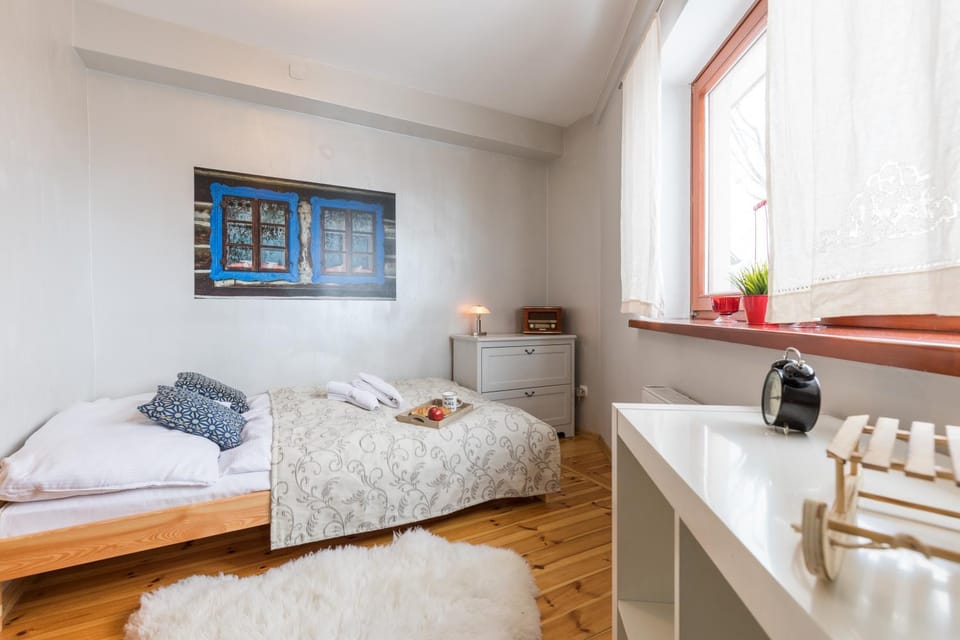 Bed, Decorative detail, Bedroom