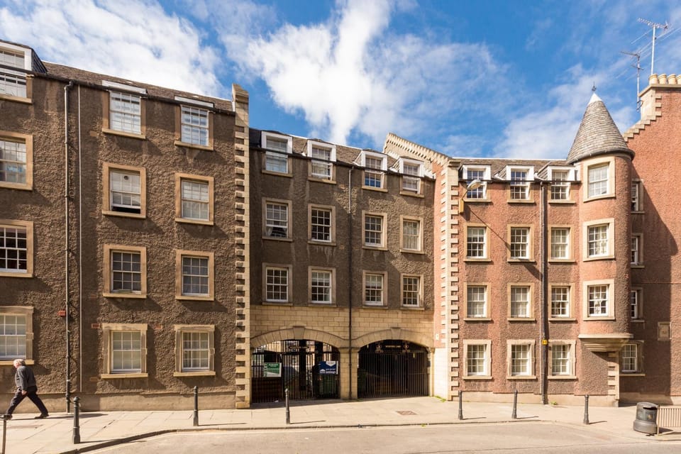 Facade/entrance, Street view