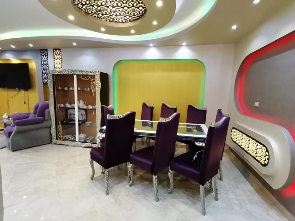 TV and multimedia, Living room, Seating area, Dining area, Food