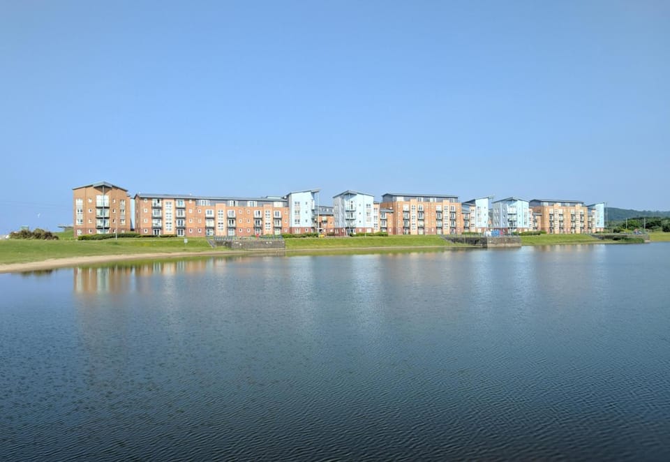 Facade/entrance, Lake view