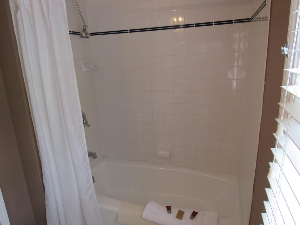 Captain Cook Inn Motel in Devils Lake