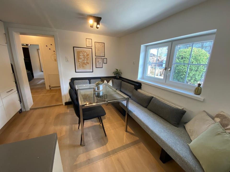 Kitchen or kitchenette, Seating area, Dining area