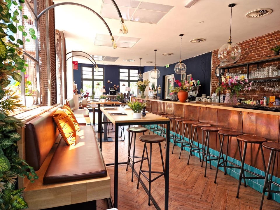Lounge or bar, Breakfast
