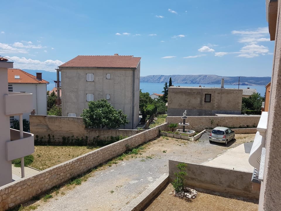 Neighbourhood, Balcony/Terrace
