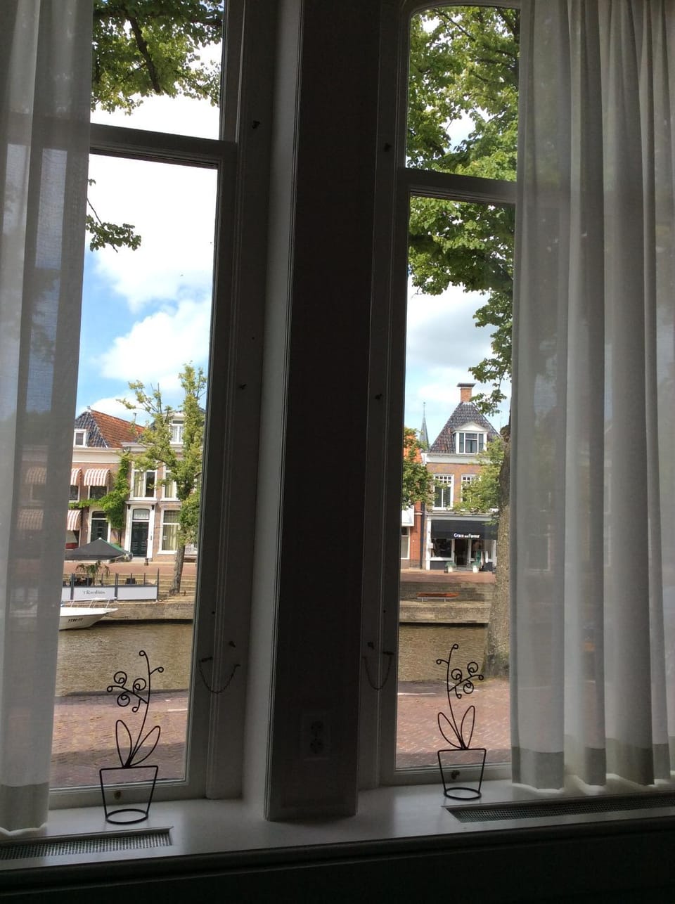 River view, Street view