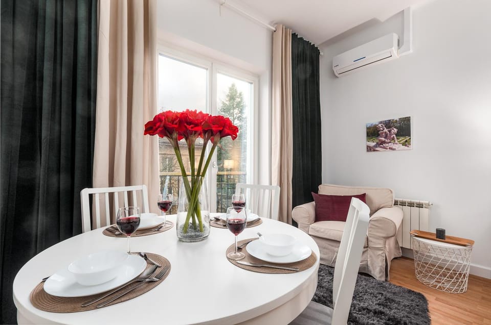 Living room, Photo of the whole room, Decorative detail, Dining area