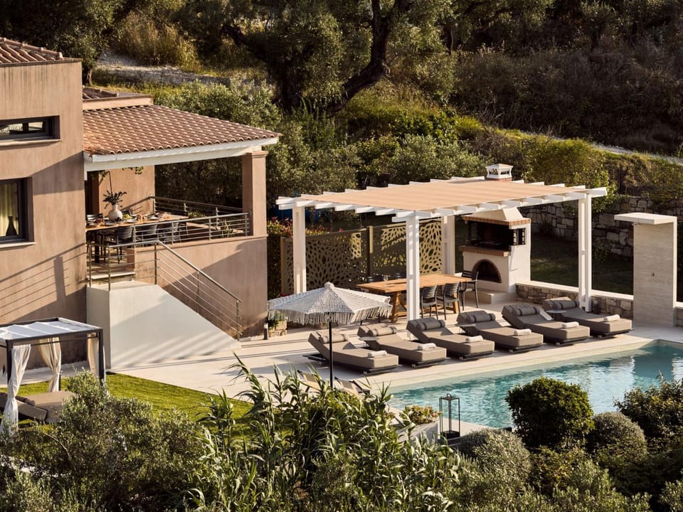 Property building, Natural landscape, Swimming pool, sunbed