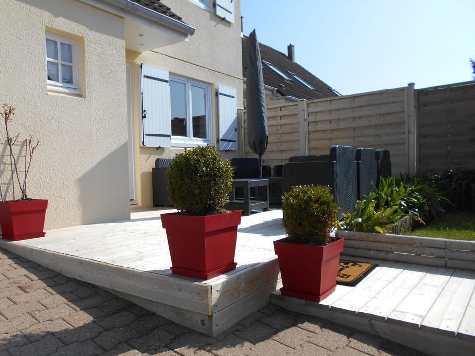 Patio, Facade/entrance