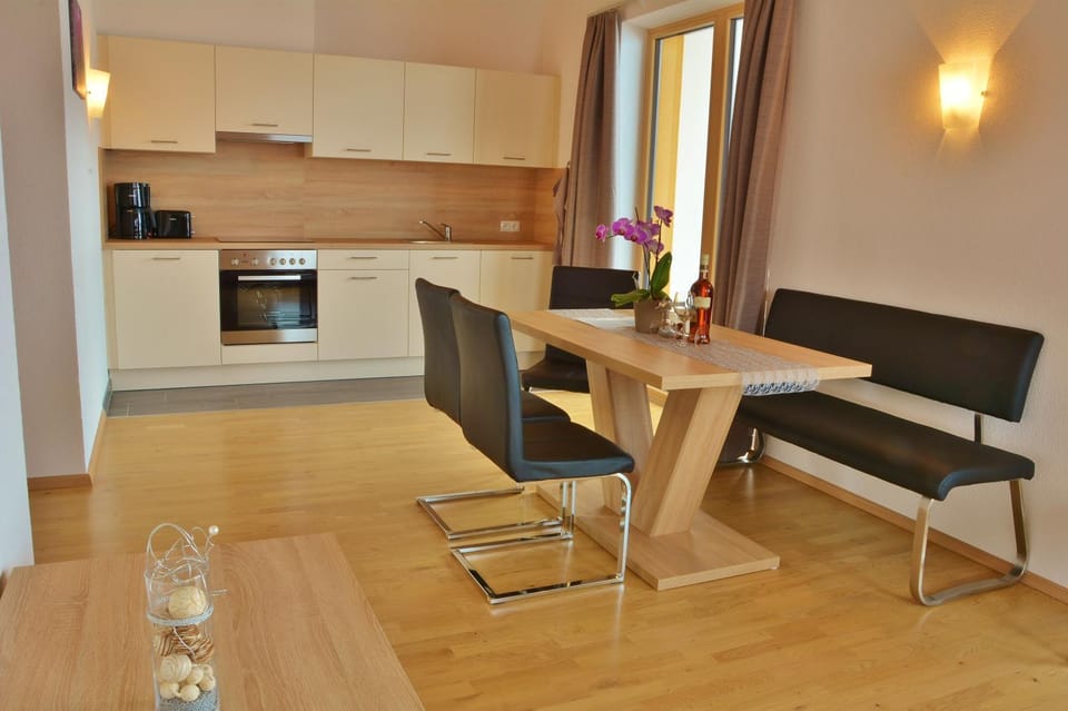 Kitchen or kitchenette, Living room, Other, Decorative detail, Seating area, Dining area