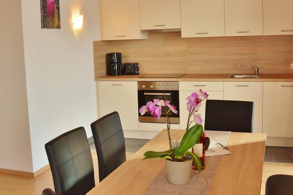 Living room, Seating area, Dining area, kitchen