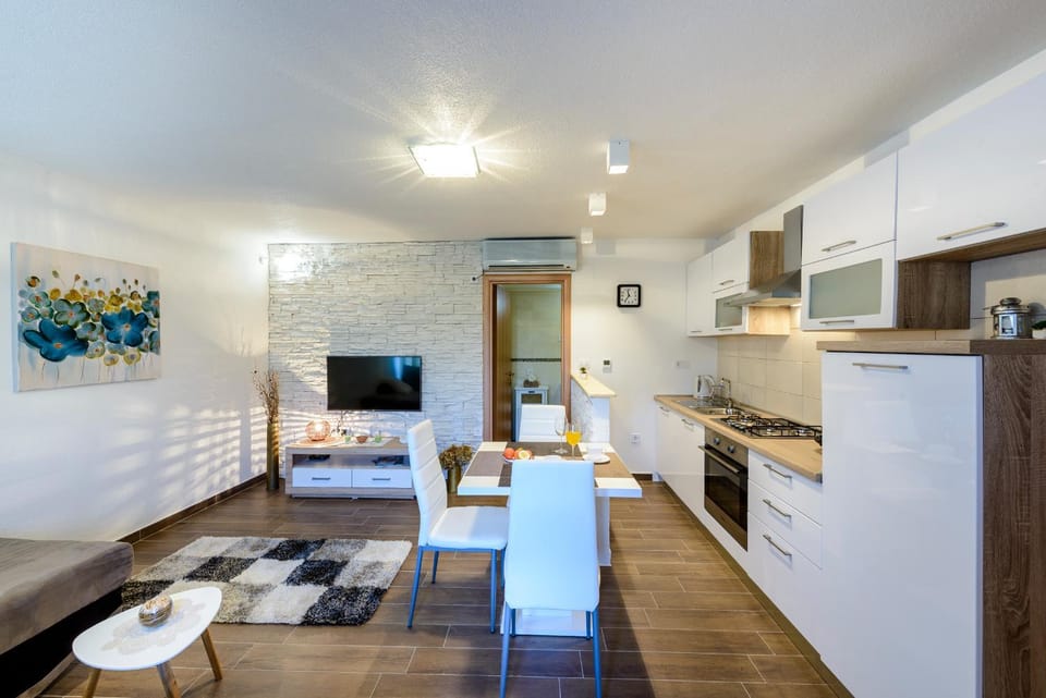 Kitchen or kitchenette, Living room, Dining area