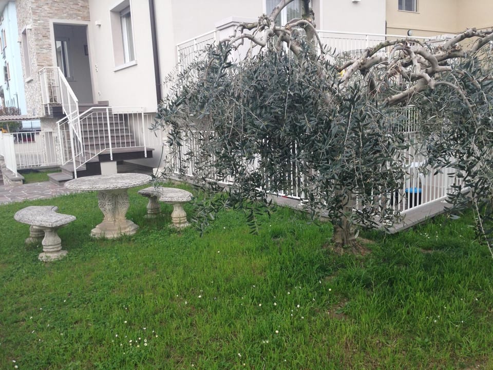 Facade/entrance, Garden