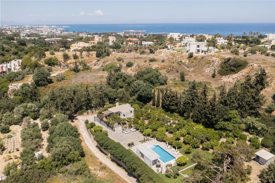 Property building, Bird's eye view, Garden, Pool view