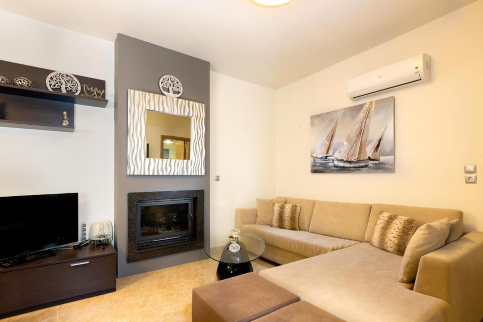 TV and multimedia, Living room, Seating area, air conditioner