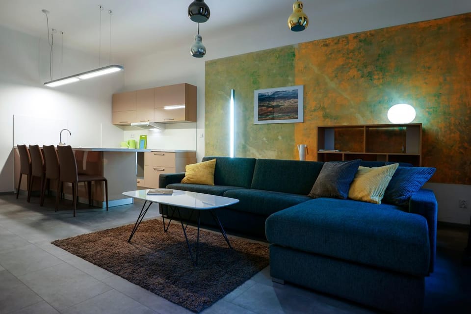 Kitchen or kitchenette, Living room, Seating area, Dining area