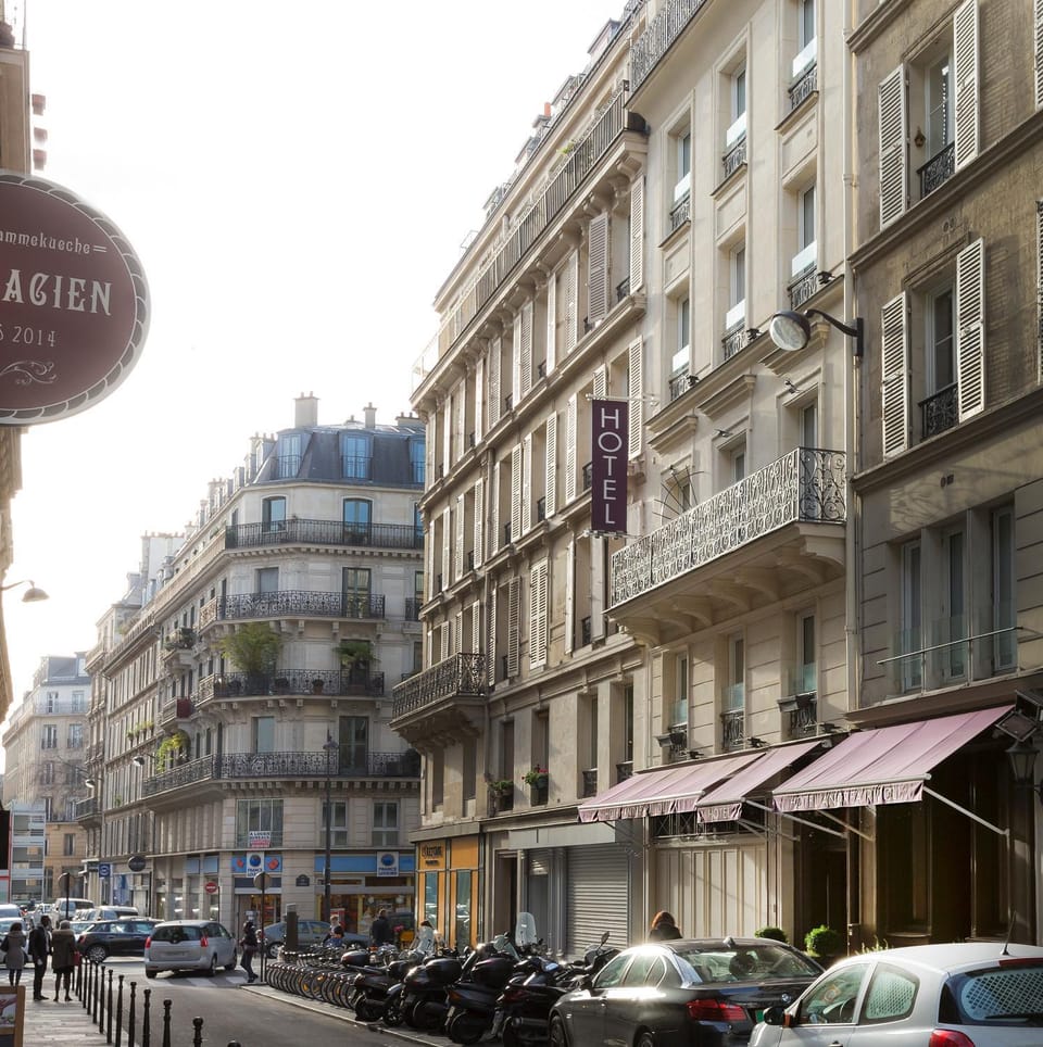 Facade/entrance, Property logo or sign, Street view, Shopping Area