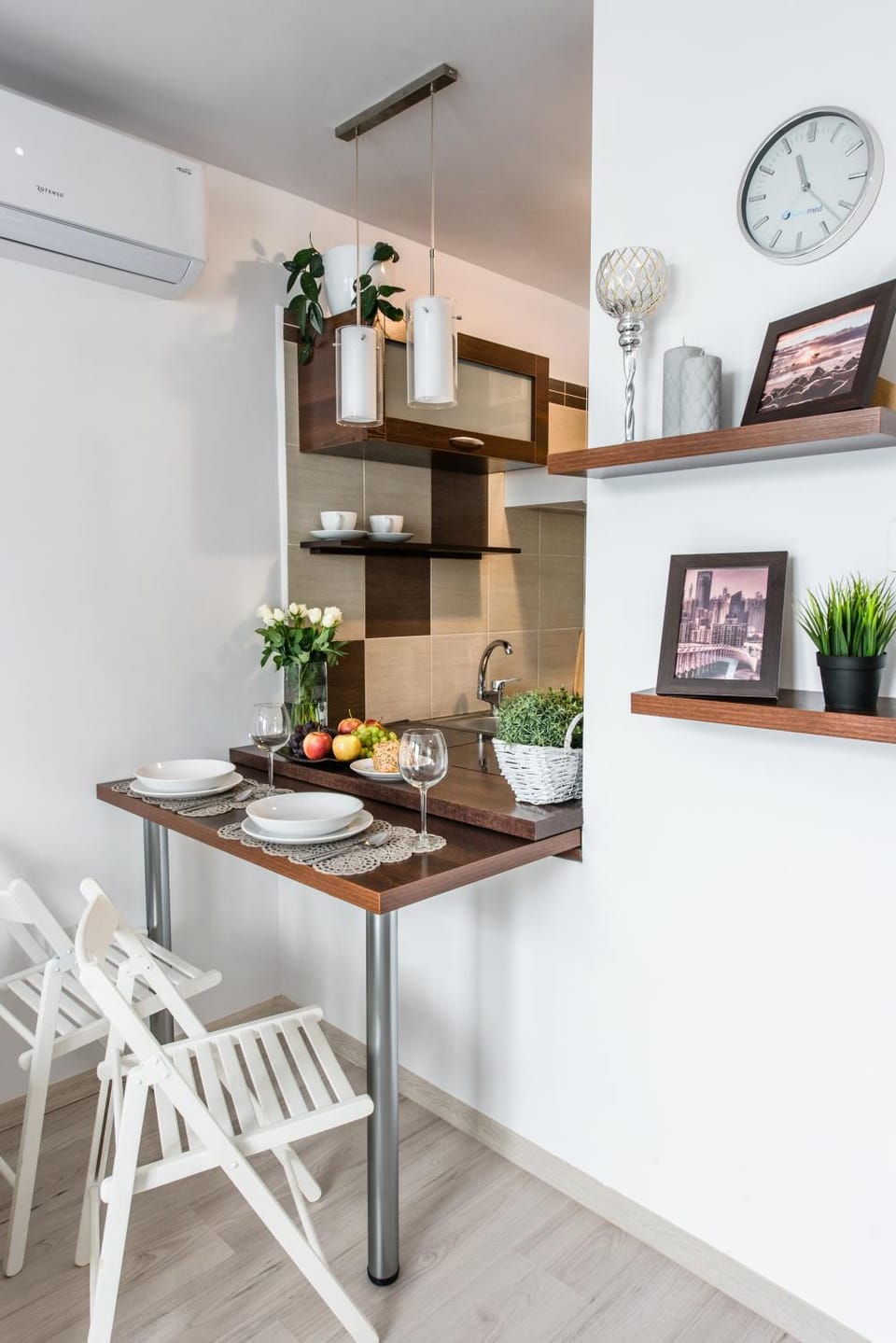 Kitchen or kitchenette, Dining area, air conditioner
