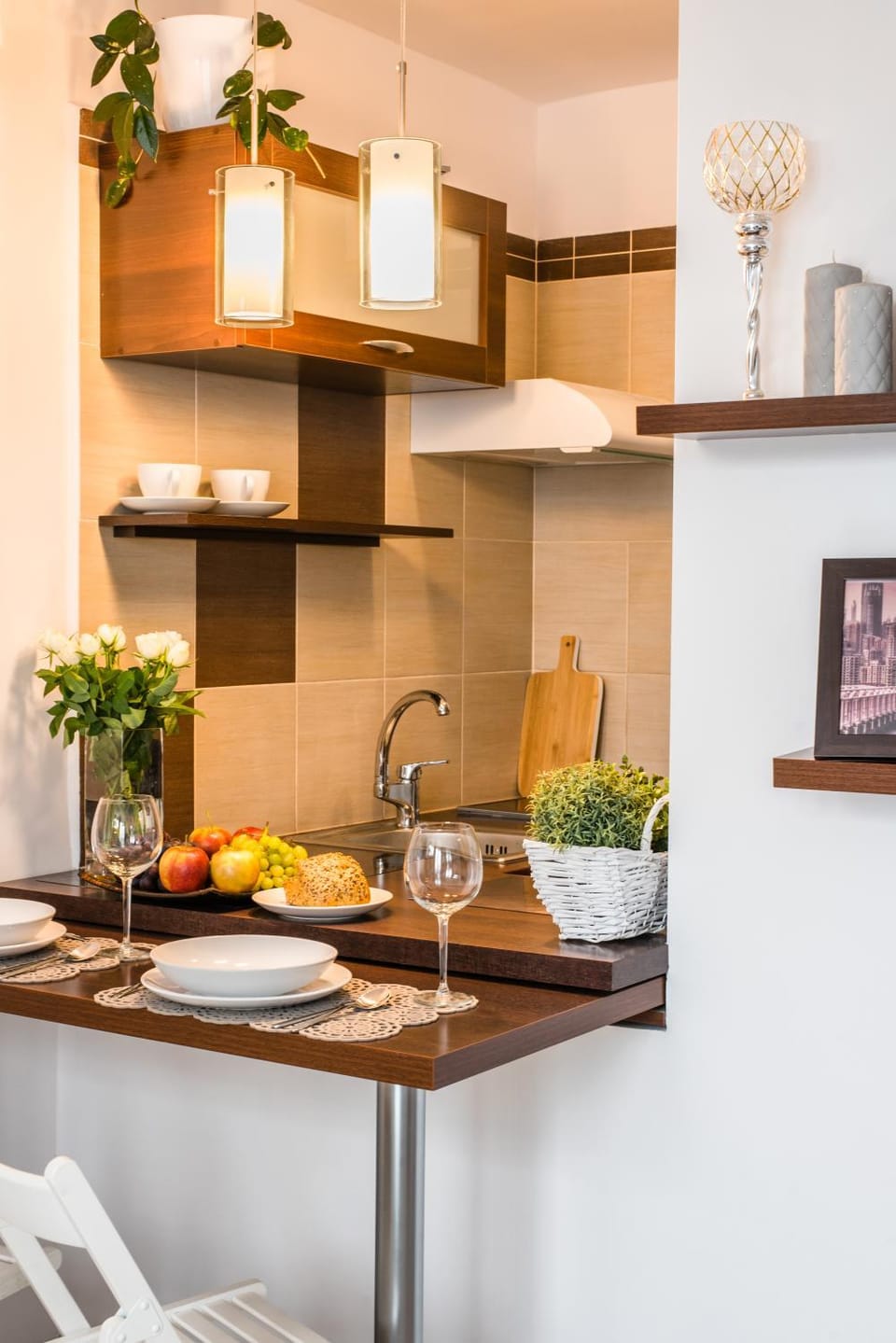Kitchen or kitchenette, Food and drinks, Dining area