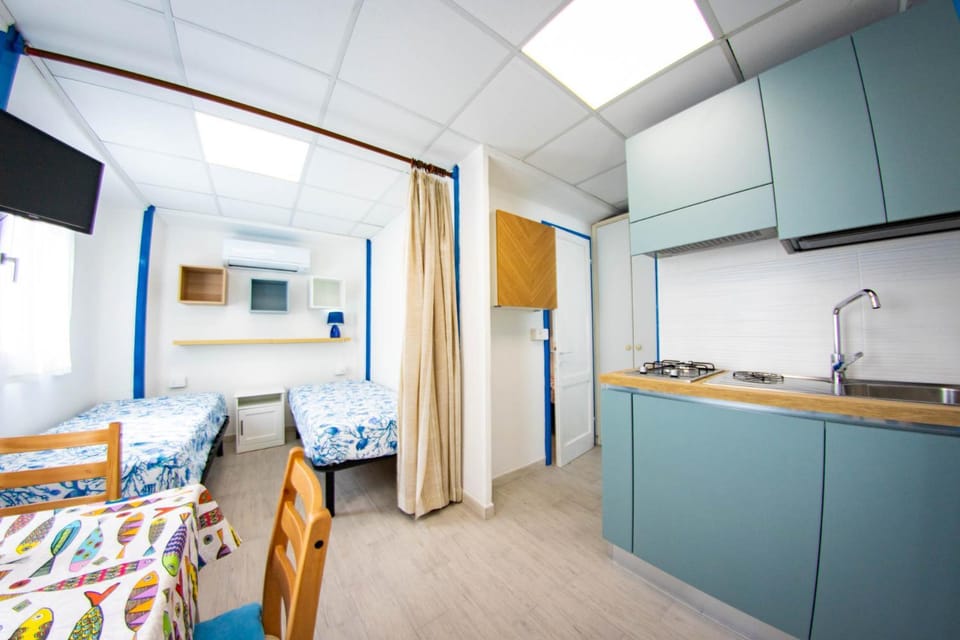 TV and multimedia, Kitchen or kitchenette, Living room, Dining area