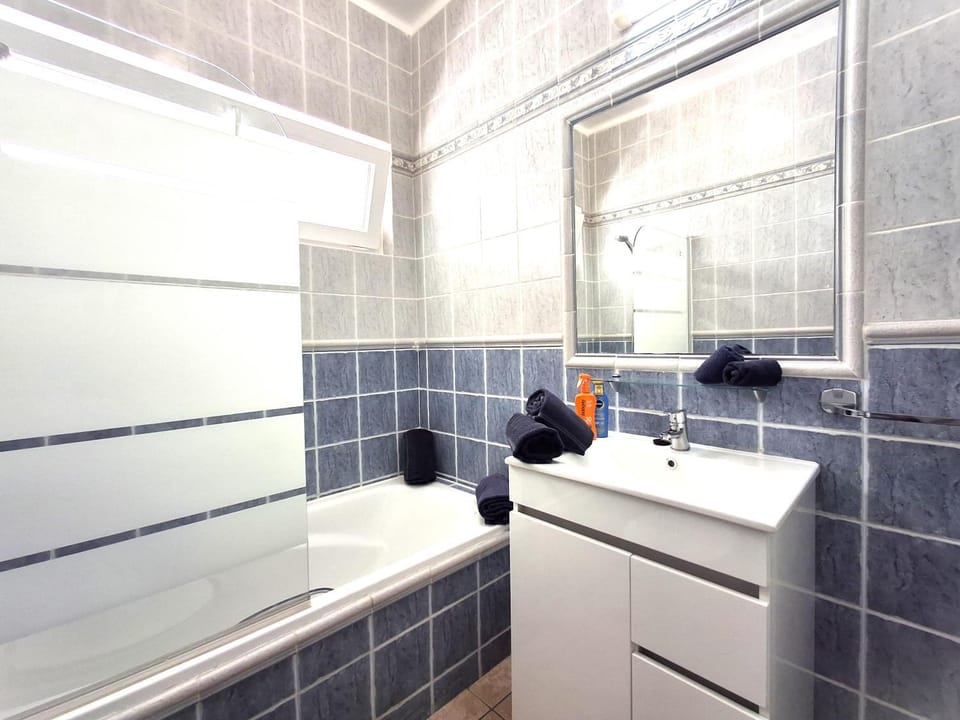 Bathroom, Bath