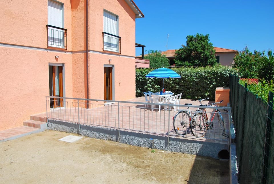 Patio, Facade/entrance, Garden