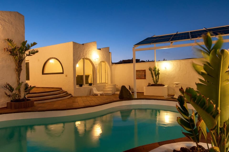 Patio, Night, BBQ facilities, Garden, Pool view, Swimming pool, Sunset