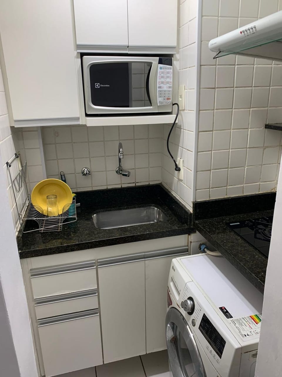 Kitchen or kitchenette, stove, washing machine