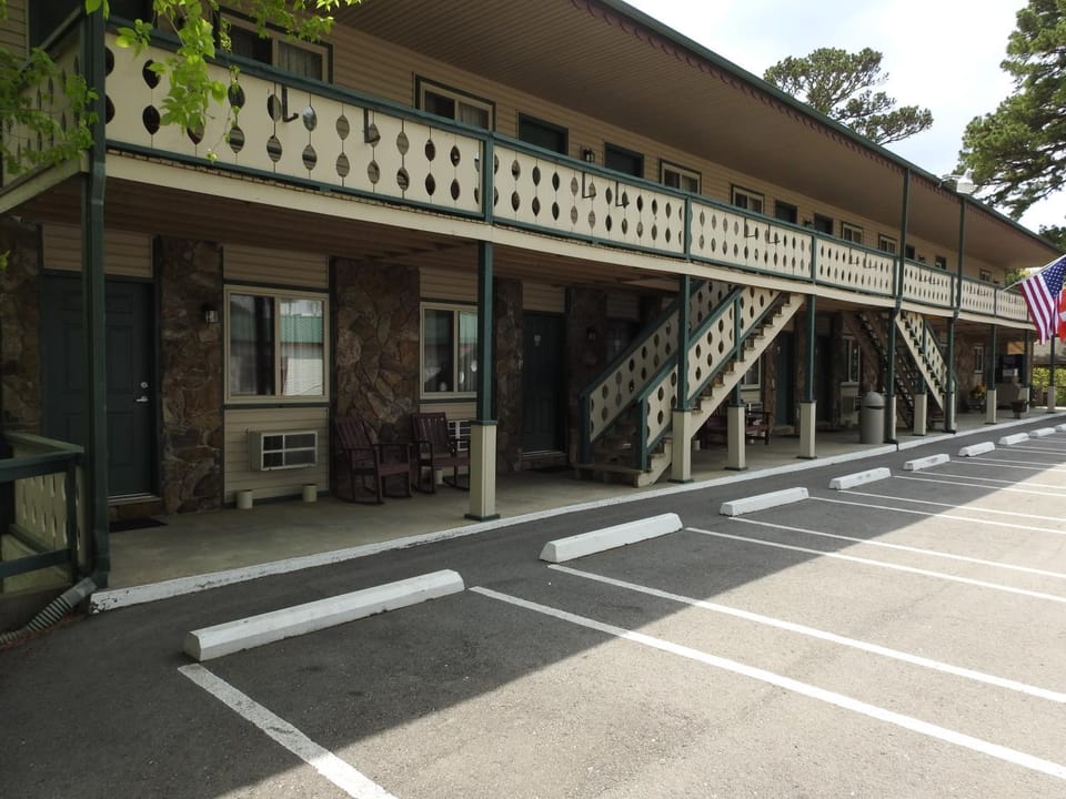 Property building, Facade/entrance, Area and facilities