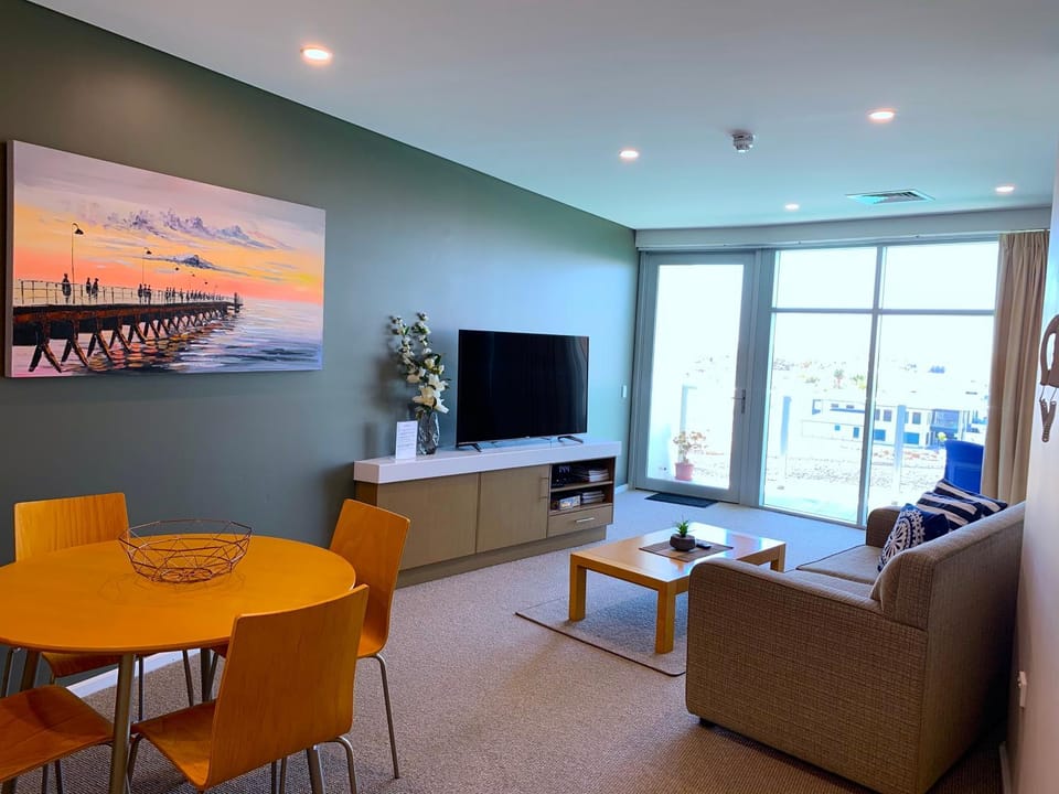 Bed, TV and multimedia, Living room, Dining area, Area and facilities, Dinner