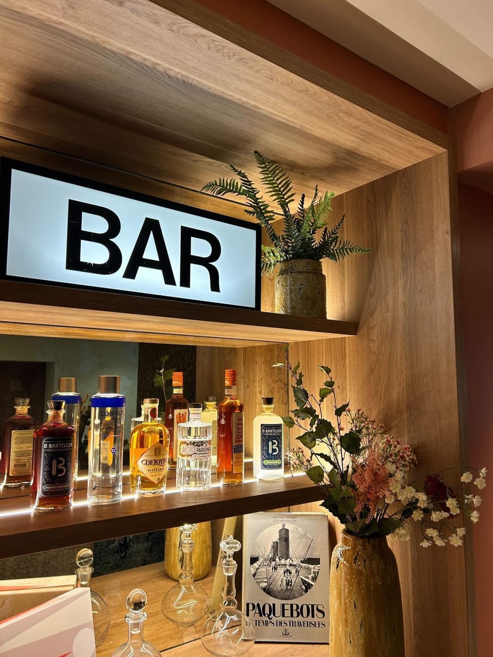 Lounge or bar, Food and drinks, Drinks