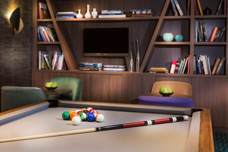 Billiard, Game Room, Lounge or bar
