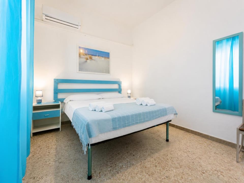 Family holiday house by the sea Apartment in La Caletta